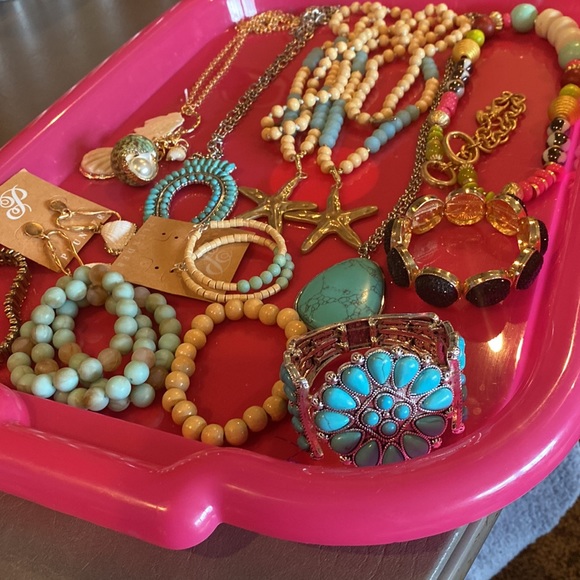 Lot of all new jewelry.  Selling as a lot - Picture 2 of 3
